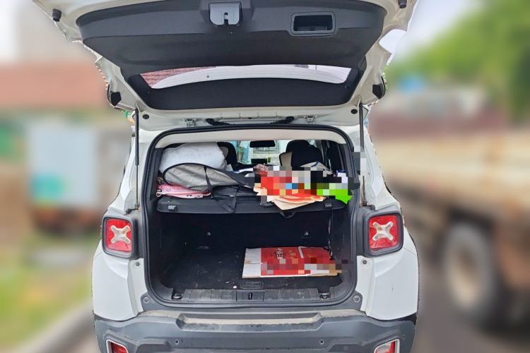Used Jeep Renegade 2017 180T Automatic High-Energy Version Trunk