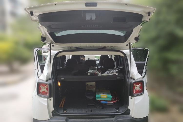 Used Jeep Renegade 2017 180T Automatic Jingneng Edition Trunk