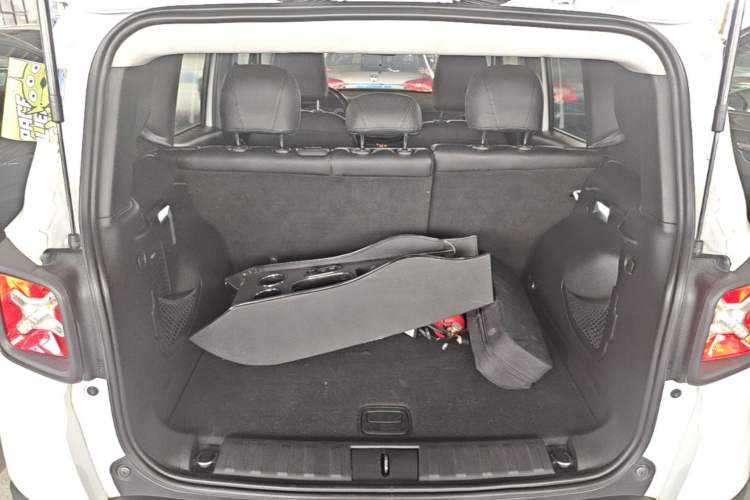 Used Jeep Renegade 2017 180T Automatic High-Energy Version Trunk