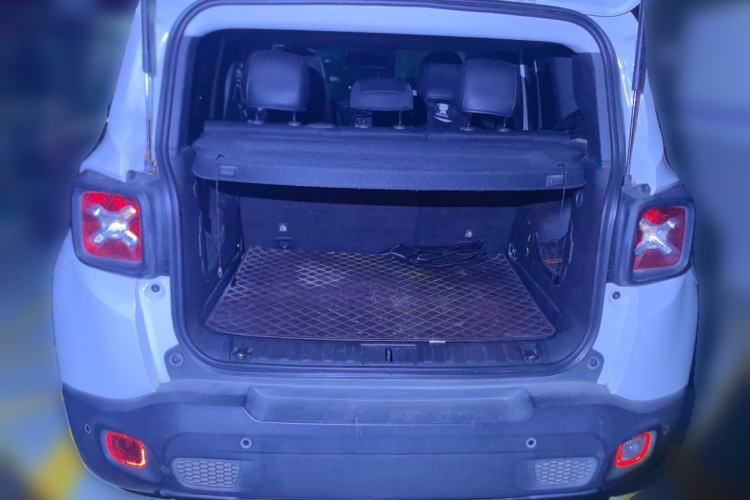 Used Jeep Renegade 2017 180T Automatic Jingneng Edition Trunk