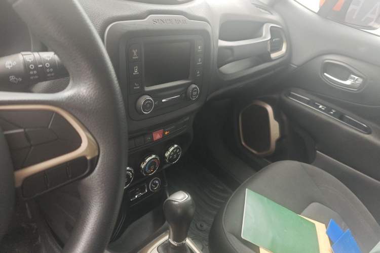 Used Jeep Renegade 2017 180T Automatic High-Energy Version Audio And AC Panel