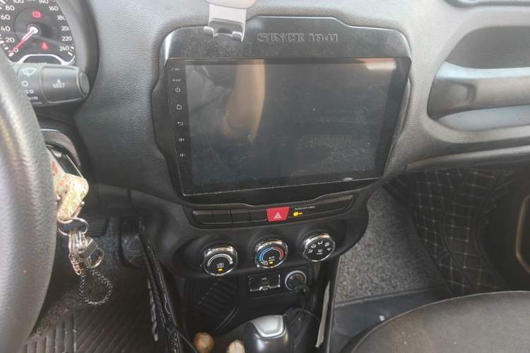 Used Jeep Renegade 2017 180T Automatic Kinetic Edition+ Audio And AC Panel