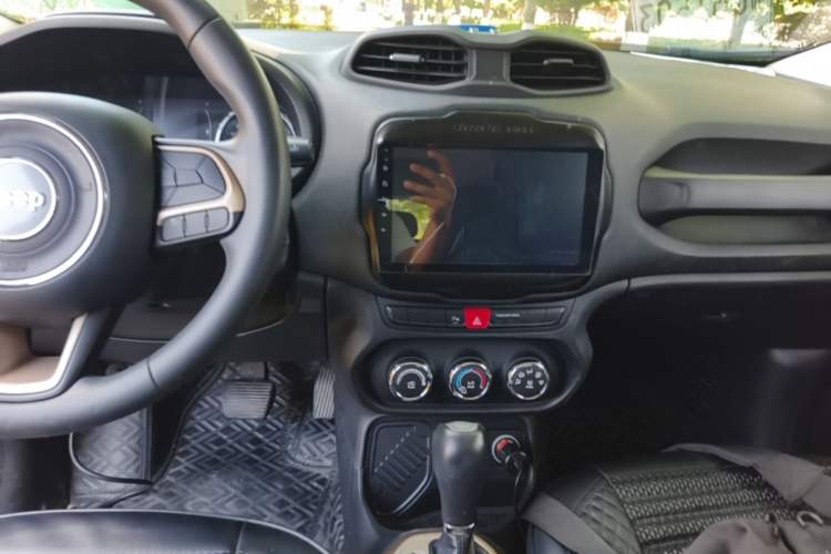 Used Jeep Renegade 2017 180T Automatic High-Energy Version Audio And AC Panel