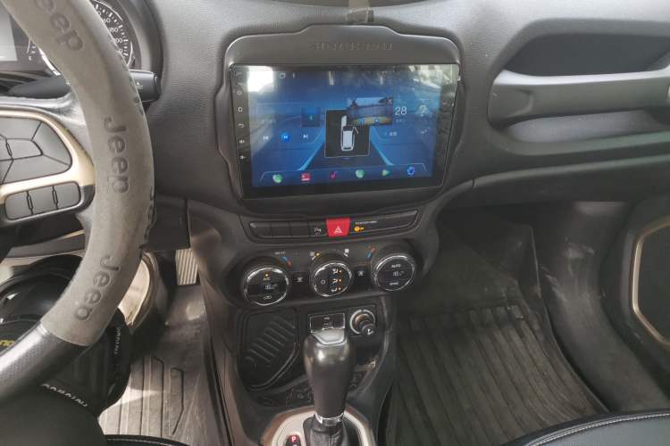 Used Jeep Renegade 2017 180T Automatic Jingneng Edition Audio And AC Panel
