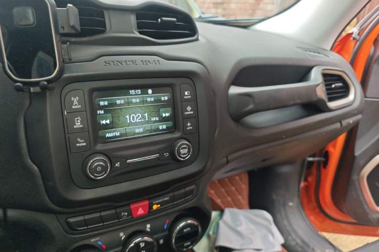 Used Jeep Renegade 2017 180T Automatic Jingneng Edition Audio And AC Panel