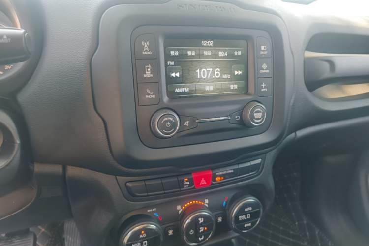 Used Jeep Renegade 2017 180T Automatic Jingneng Edition Audio And AC Panel