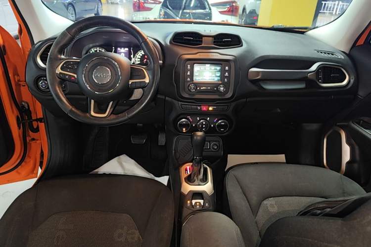 Used Jeep Renegade 2017 180T Automatic Jingneng Edition Audio And AC Panel