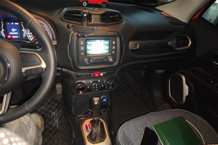 Used Jeep Renegade 2017 180T Automatic Jingneng Edition Audio And AC Panel