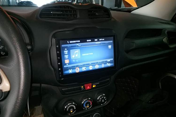 Used Jeep Renegade 2017 180T Automatic High-Energy Version Audio And AC Panel
