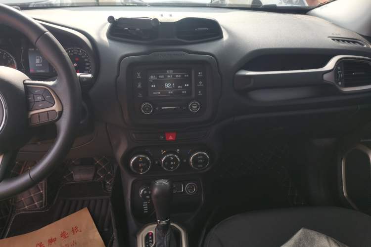 Used Jeep Renegade 2017 180TS Automatic Four-Wheel Drive Superior Edition Audio And AC Panel