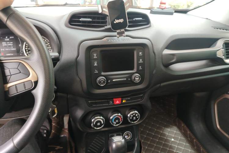 Used Jeep Renegade 2017 180T Automatic High-Energy Version Audio And AC Panel
