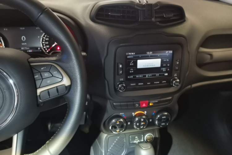 Used Jeep Renegade 2017 180T Automatic Smart Version Audio And AC Panel