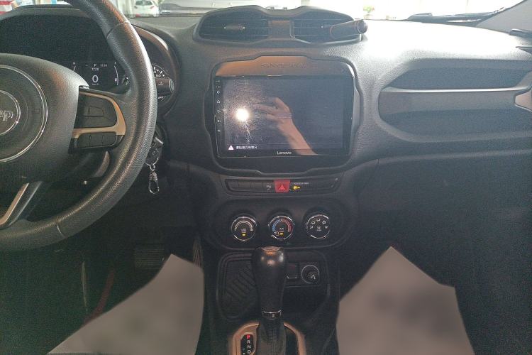 Used Jeep Renegade 2017 180T Automatic High-Energy Version Audio And AC Panel