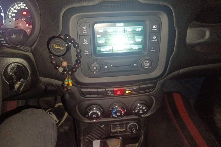 Used Jeep Renegade 2017 180T Automatic High-Energy Version Audio And AC Panel