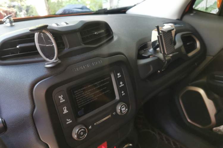 Used Jeep Renegade 2017 180TS Automatic Four-Wheel Drive Superior Edition Audio And AC Panel