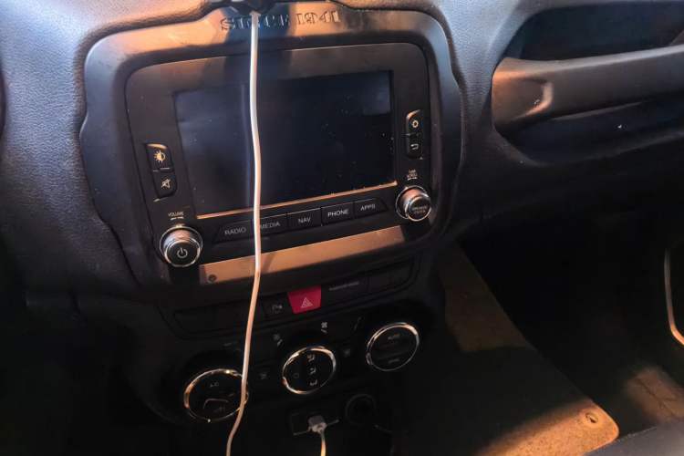 Used Jeep Renegade 2017 180T Automatic Smart Version Audio And AC Panel