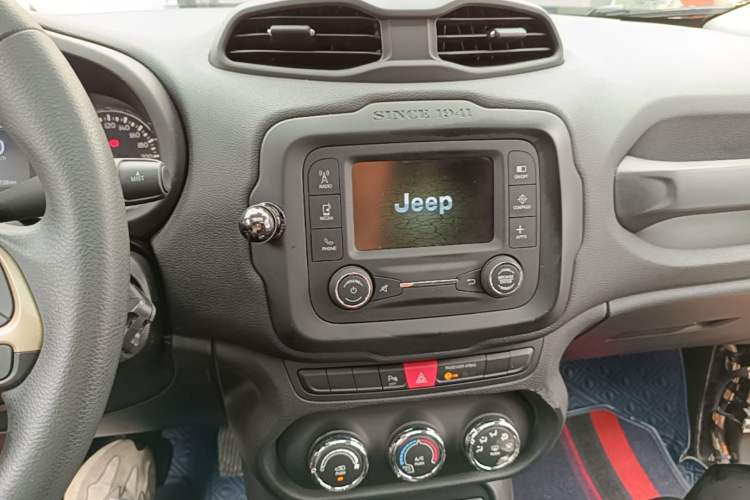 Used Jeep Renegade 2017 180T Automatic High-Energy Version Audio And AC Panel