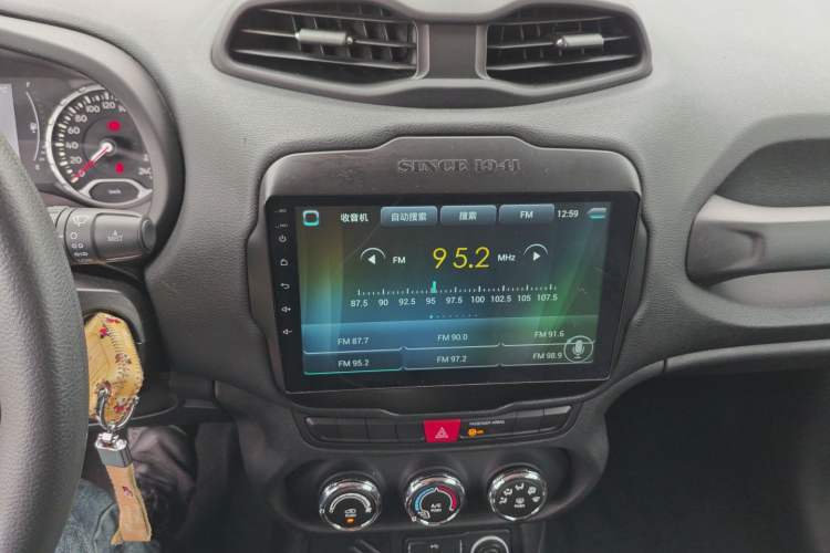 Used Jeep Renegade 2017 180T Automatic Kinetic Edition+ Audio And AC Panel