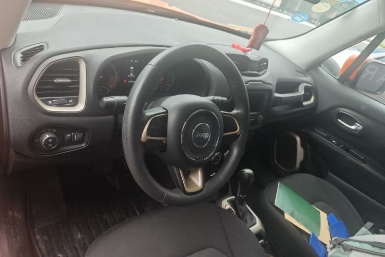 Used Jeep Renegade 2017 180T Automatic High-Energy Version Center Console