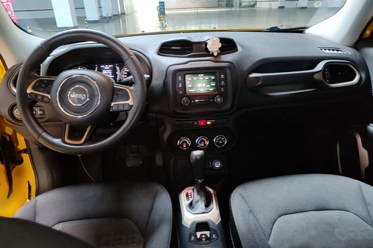Used Jeep Renegade 2017 180T Automatic High-Energy Version Center Console