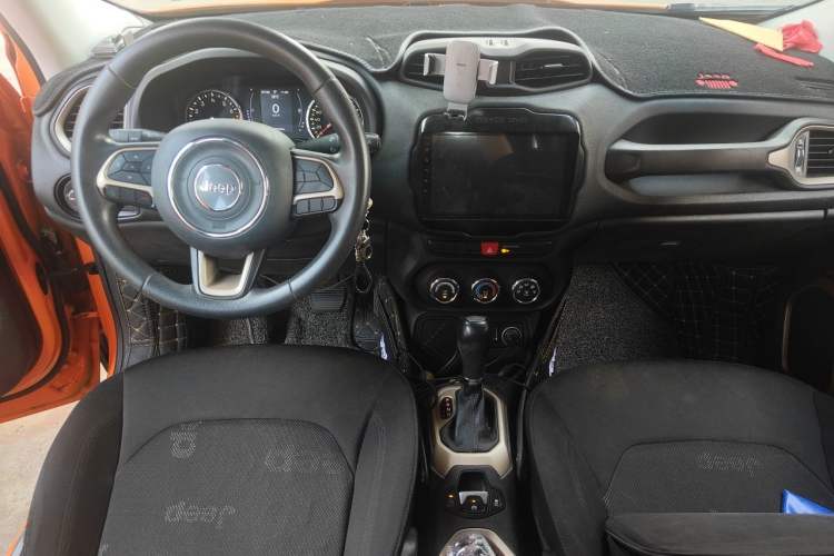 Used Jeep Renegade 2017 180T Automatic Kinetic Edition+ Center Console