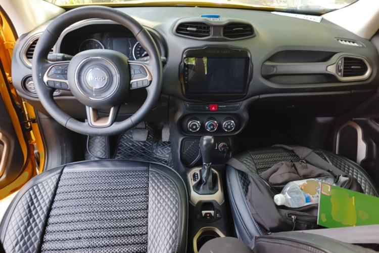 Used Jeep Renegade 2017 180T Automatic High-Energy Version Center Console
