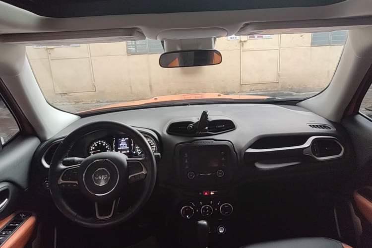 Used Jeep Renegade 2017 180T Automatic Jingneng Edition Center Console