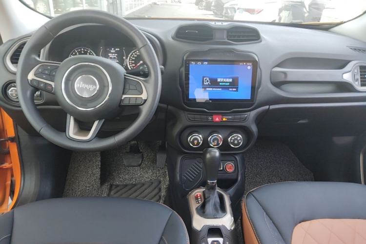 Used Jeep Renegade 2017 180T Automatic High-Energy Version Center Console