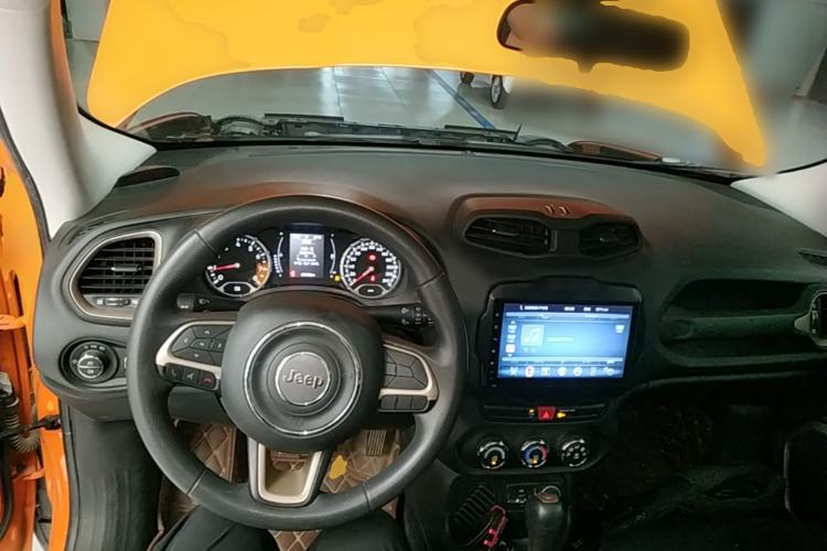 Used Jeep Renegade 2017 180T Automatic High-Energy Version Center Console