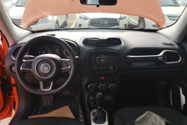 Used Jeep Renegade 2017 180TS Automatic Four-Wheel Drive Superior Edition Center Console