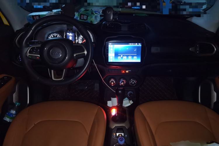 Used Jeep Renegade 2017 180T Automatic Kinetic Edition+ Center Console