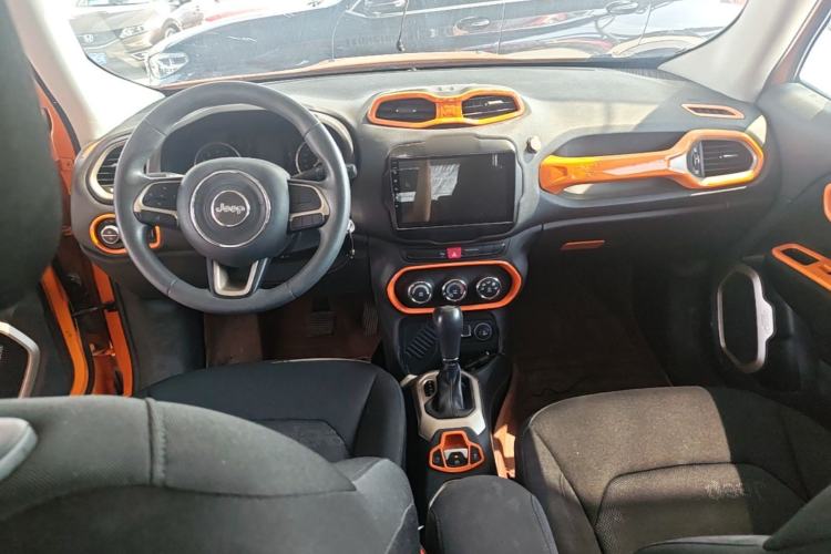 Used Jeep Renegade 2017 180T Automatic High-Energy Version Center Console