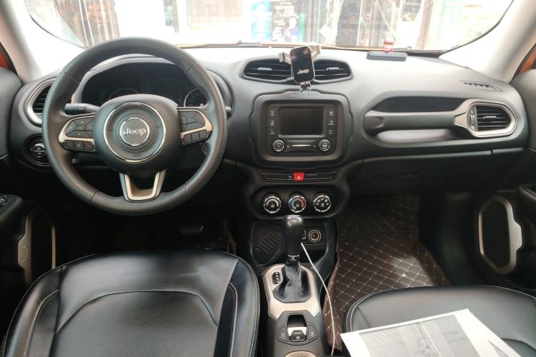 Used Jeep Renegade 2017 180T Automatic High-Energy Version Center Console