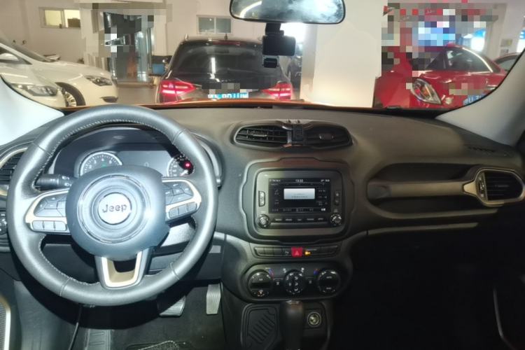 Used Jeep Renegade 2017 180T Automatic Smart Version Center Console