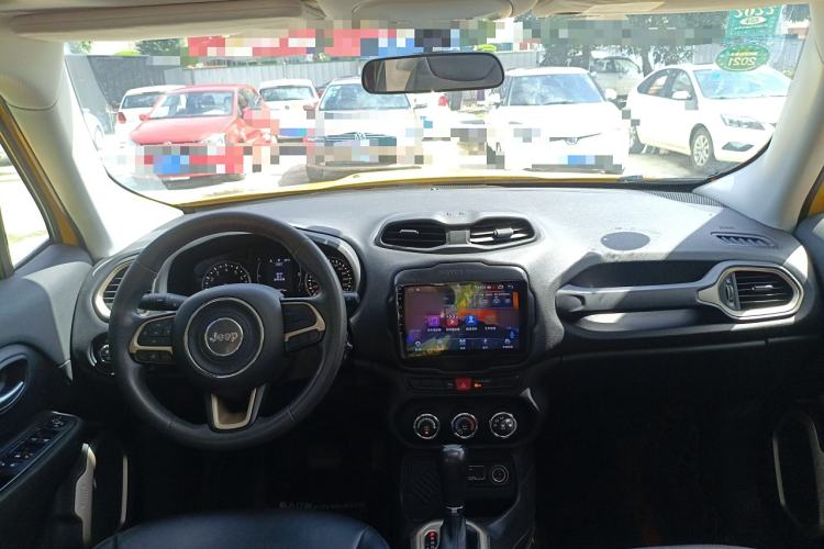 Used Jeep Renegade 2017 180T Automatic High-Energy Version Center Console