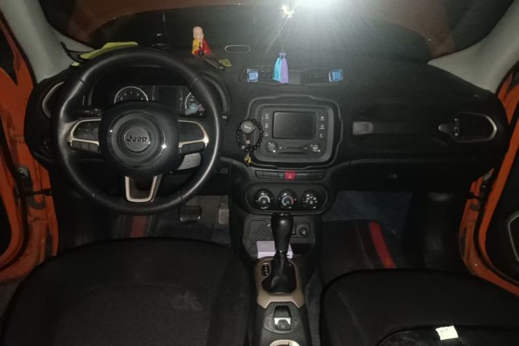 Used Jeep Renegade 2017 180T Automatic High-Energy Version Center Console