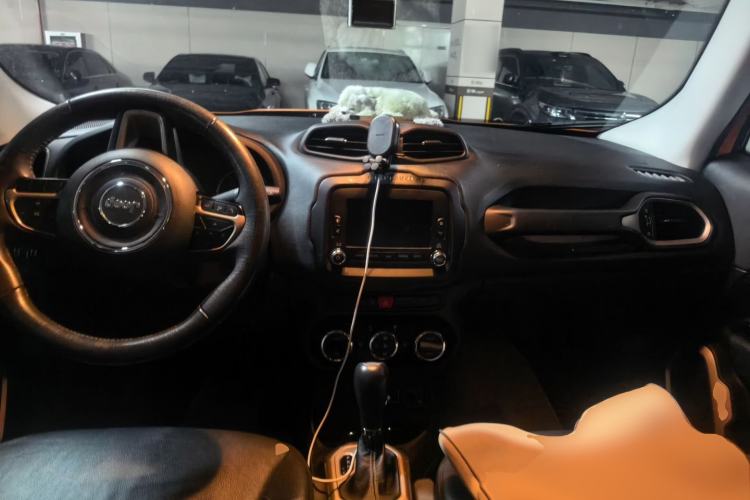 Used Jeep Renegade 2017 180T Automatic Smart Version Center Console