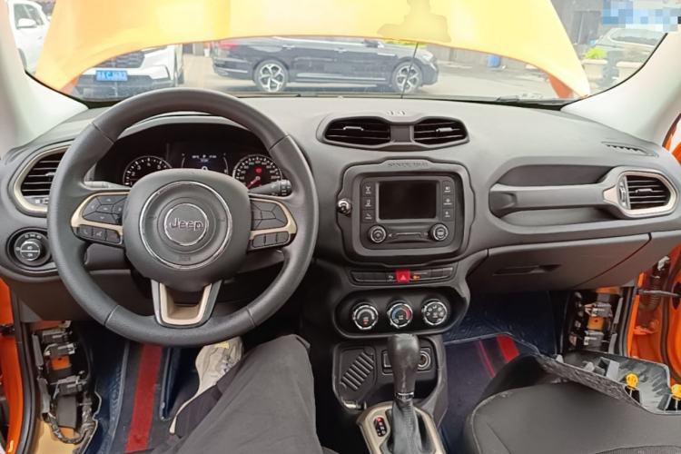 Used Jeep Renegade 2017 180T Automatic High-Energy Version Center Console