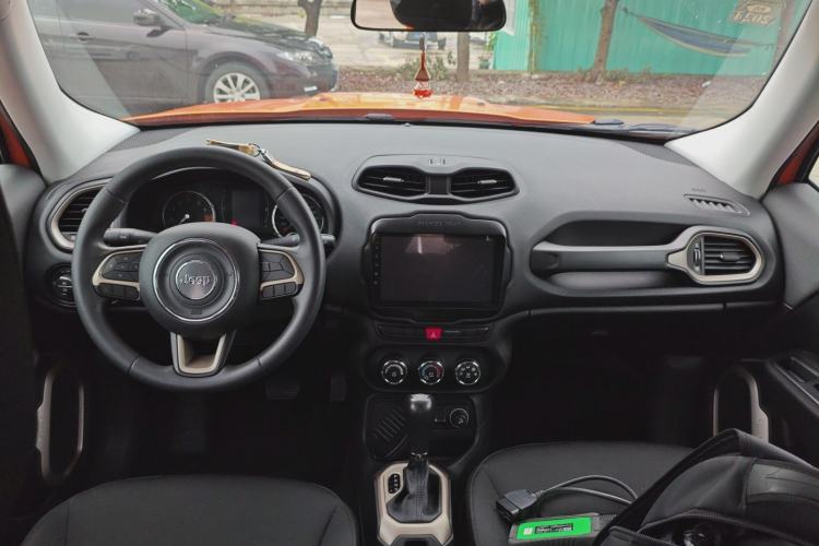 Used Jeep Renegade 2017 180T Automatic Kinetic Edition+ Center Console