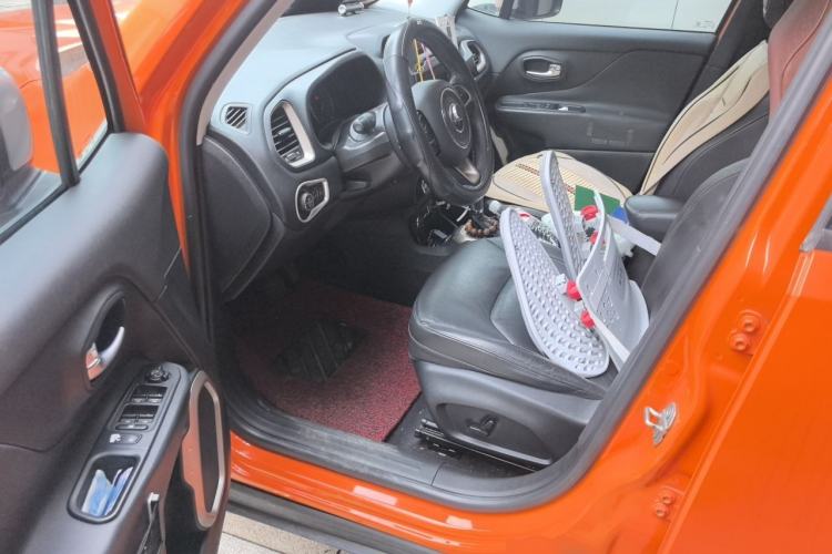 Used Jeep Renegade 2017 180TS Automatic All-Wheel Drive Versatile Edition Driver Seat