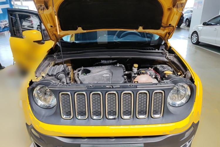 Used Jeep Renegade 2017 180T Automatic High-Energy Version Engine Bay