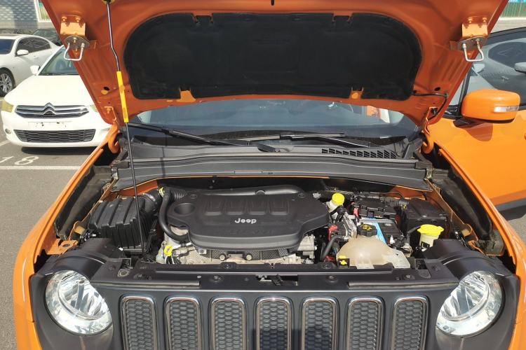 Used Jeep Renegade 2017 180TS Automatic Four-Wheel Drive Superior Edition Engine Bay