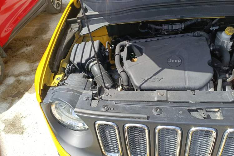 Used Jeep Renegade 2017 180T Automatic High-Energy Version Engine Bay Right