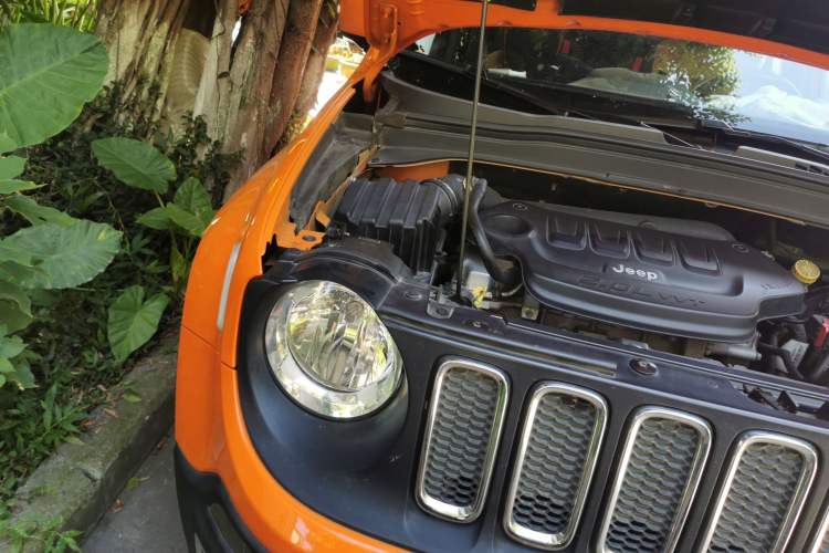 Used Jeep Renegade 2017 180TS Automatic Four-Wheel Drive Superior Edition Engine Bay Right