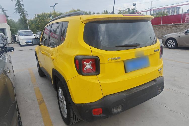 Used Jeep Renegade 2017 180T Automatic High-Energy Version Exterior 3