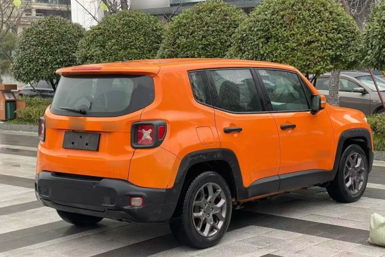 Used Jeep Renegade 2017 180T Automatic Kinetic Edition+ Exterior 6