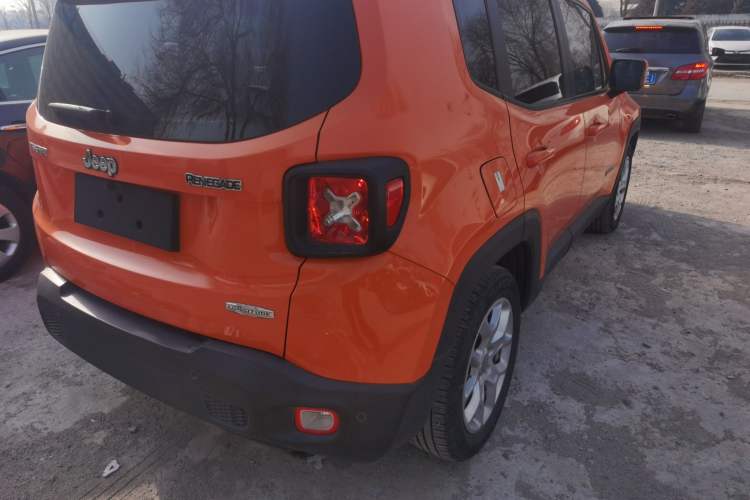 Used Jeep Renegade 2017 180T Automatic High-Energy Version Exterior 6