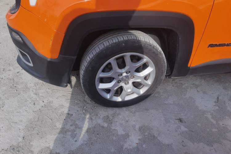 Used Jeep Renegade 2017 180T Automatic High-Energy Version Exterior 7