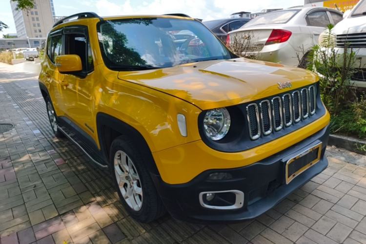 Used Jeep Renegade 2017 180T Automatic High-Energy Version Front Right 45 Deg