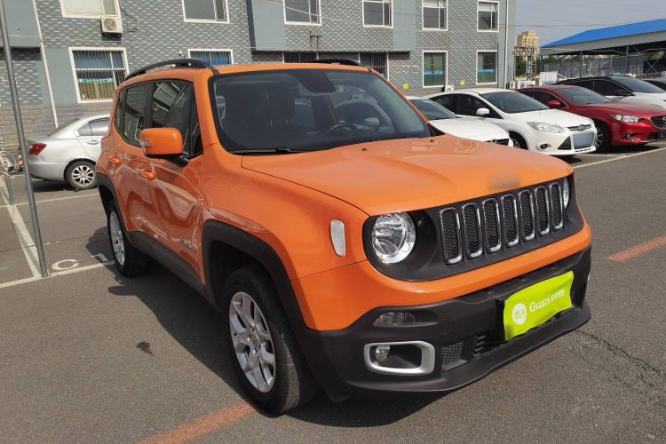 Used Jeep Renegade 2017 180TS Automatic Four-Wheel Drive Superior Edition Front Right 45 Deg